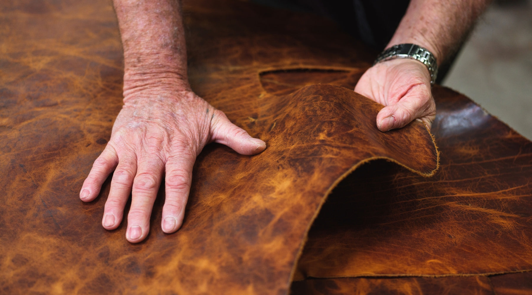 Handcrafting a Lejon Belt: Where Tradition Meets Timeless Style in 21 Meticulous Steps